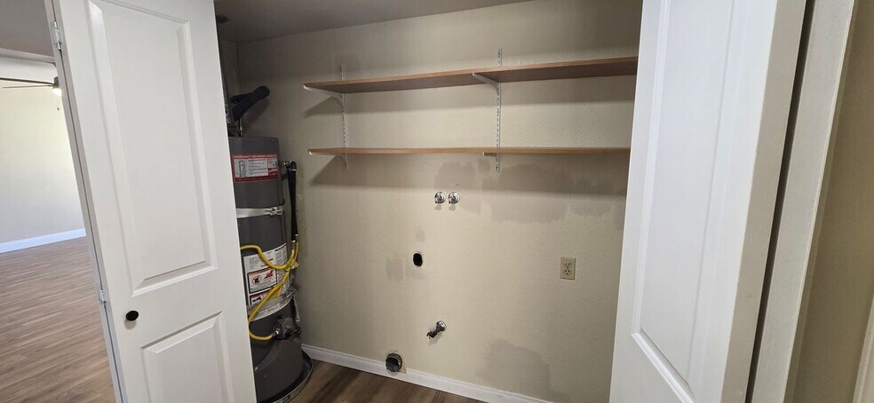 Building Photo - 751 Vía Los Santos