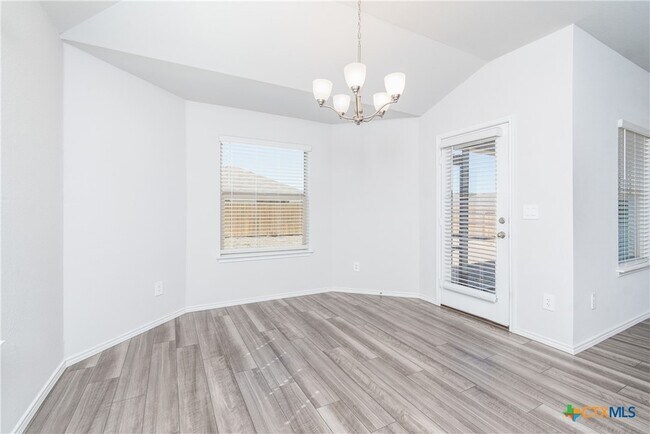 Building Photo - 2353 Aylesbury Dr