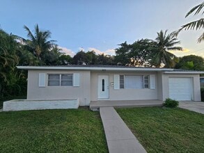 Building Photo - 336 Greenbriar Dr