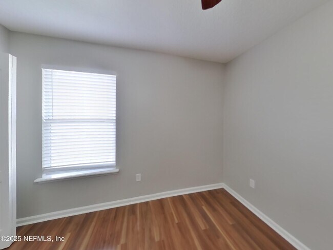 Building Photo - 495 Apple Creek Dr