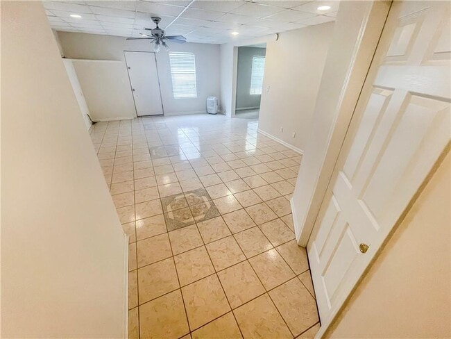 Building Photo - 140 Calborne Ct