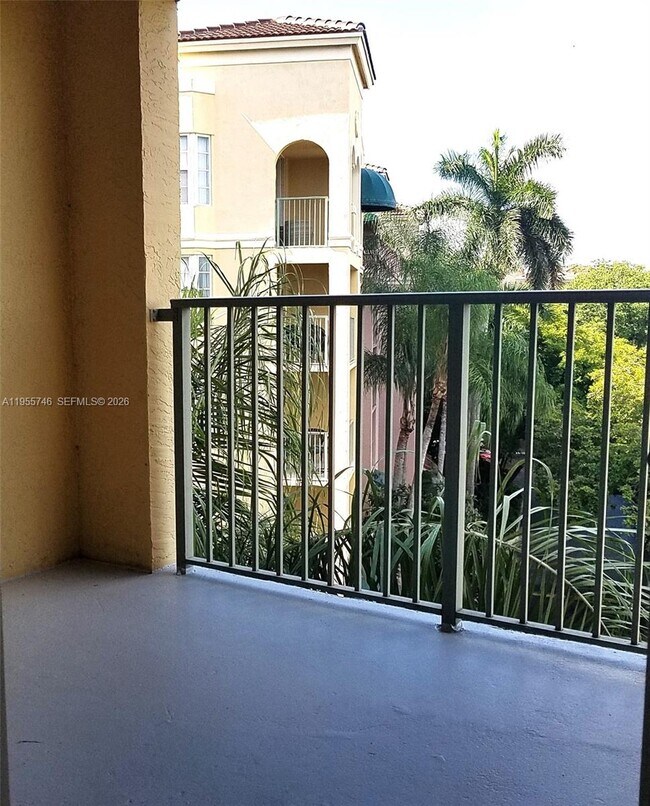 Building Photo - 19999 E Country Club Dr