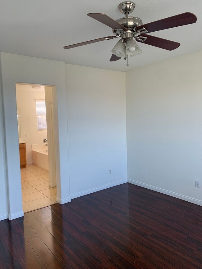 Building Photo - Spacious 4 Bed | 3 Bath Home in Southwest ...