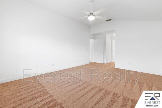 Building Photo - 13 Sleigh Bell Pl