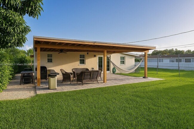 Building Photo - 10241 Dominican Dr