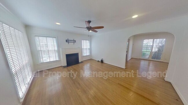 Building Photo - 5739 Kenwood Ave