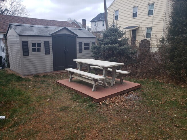 Building Photo - 19 Maplewood Ave