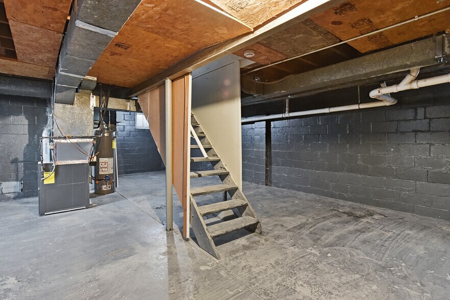 Building Photo - 4677 N 60th St