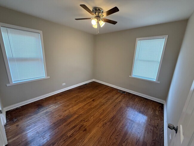 Building Photo - 10154 S Calumet Ave