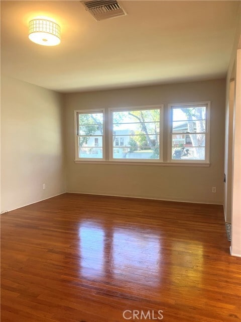 Building Photo - 810 E Tujunga Ave