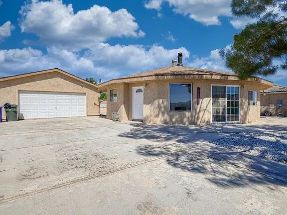 Building Photo - Available Now for Rent in the prestigious community of Silver Lakes! Please act fast as this beau...
