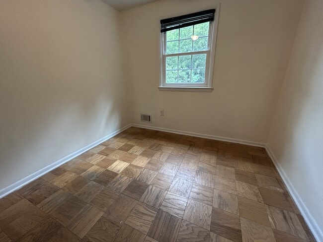 Building Photo - 6537 Beechwood Dr