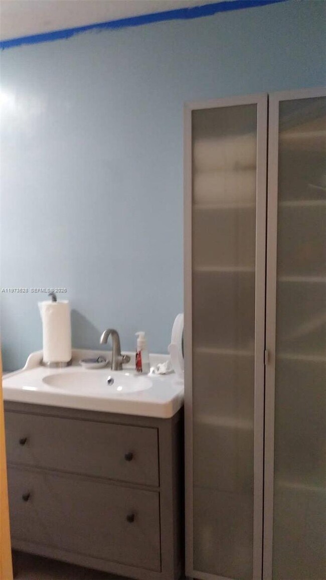 Building Photo - 15509 N Miami Lakeway