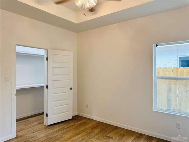 Building Photo - 10 Clarence Dr