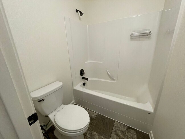 Building Photo - 4Bd/2.5Ba Gresham Home ~ Community Playgro...