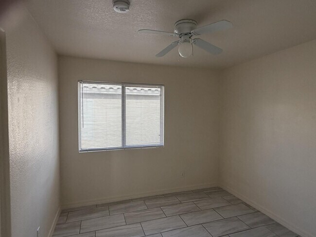 Building Photo - 8563 W Mission Ln