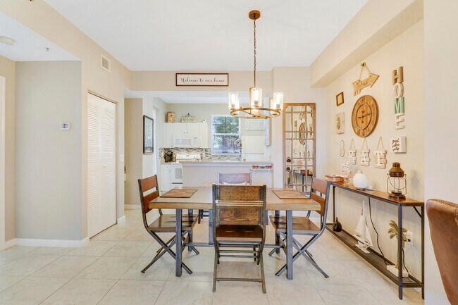 Building Photo - 1116 University Blvd