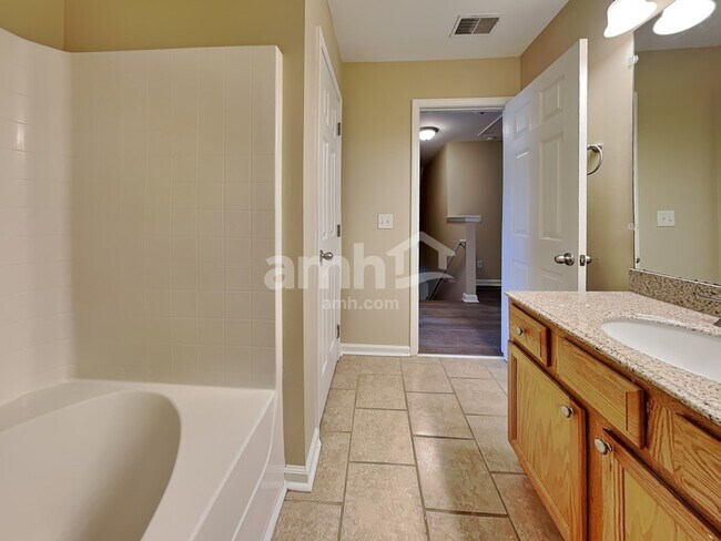 Building Photo - 230 Stoney Xing