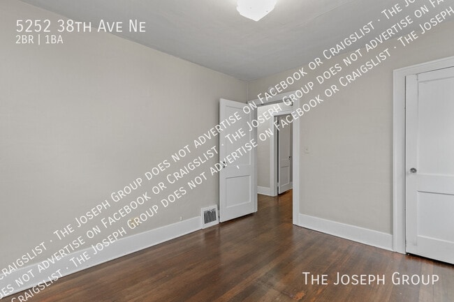 Building Photo - 5252 38th Ave NE