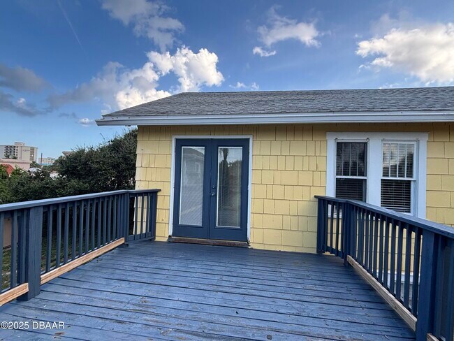 Building Photo - 528 Bostwick Ave