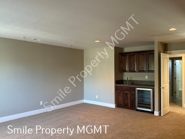 Building Photo - 5590 NW 132nd Ave