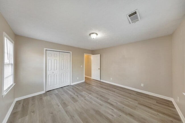 Building Photo - 245 Kimberly Way SW