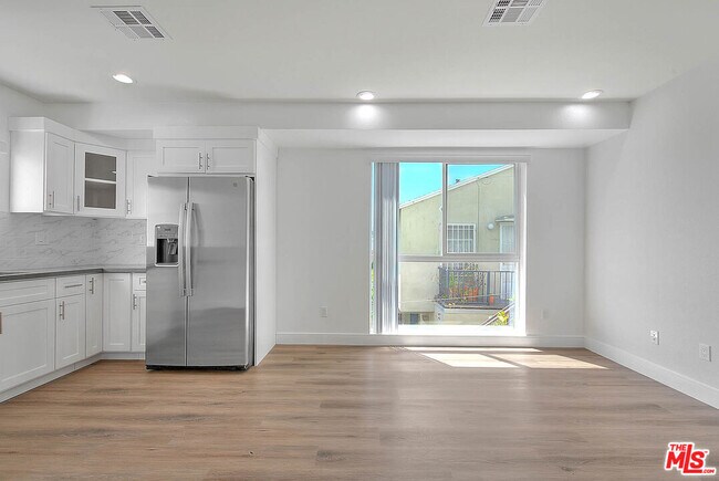 Building Photo - 1015 Wilton Pl