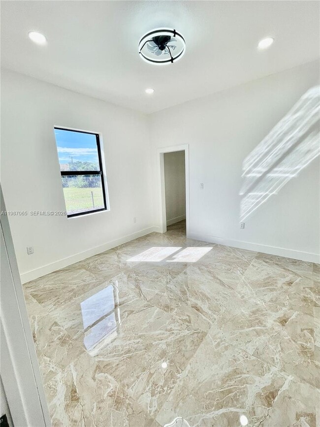 Building Photo - 435 N Quebrada St