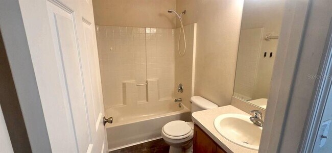 Building Photo - 10 Whittlesey Ln