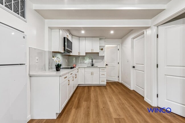 Building Photo - 372 Avalon Dr