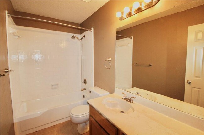 Building Photo - 15706 Racine Cove