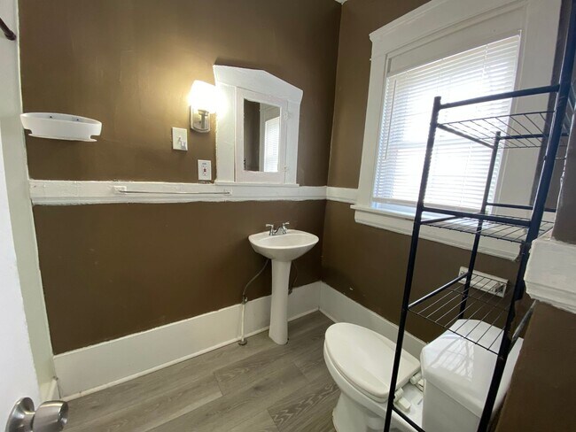 Building Photo - 636-638 Fern St Akron Oh 44307 MFH2 .T3