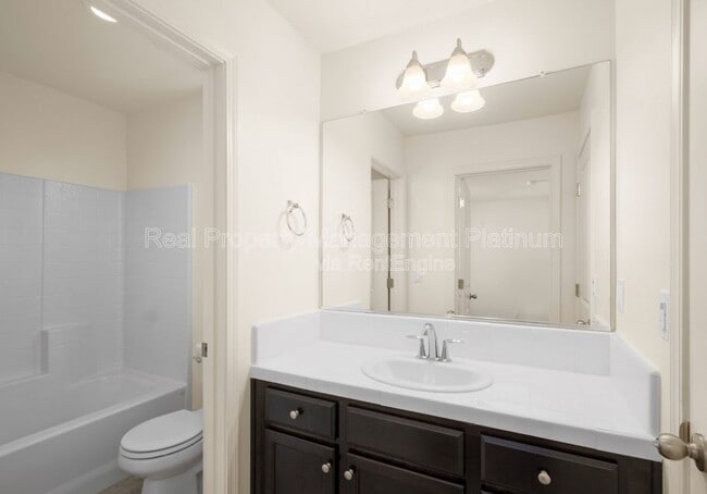 Building Photo - 555 N Cattail Ct