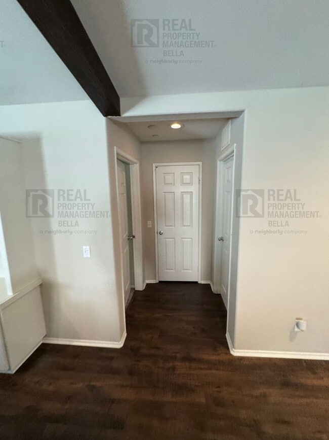 Building Photo - 31372 McKenna Ct