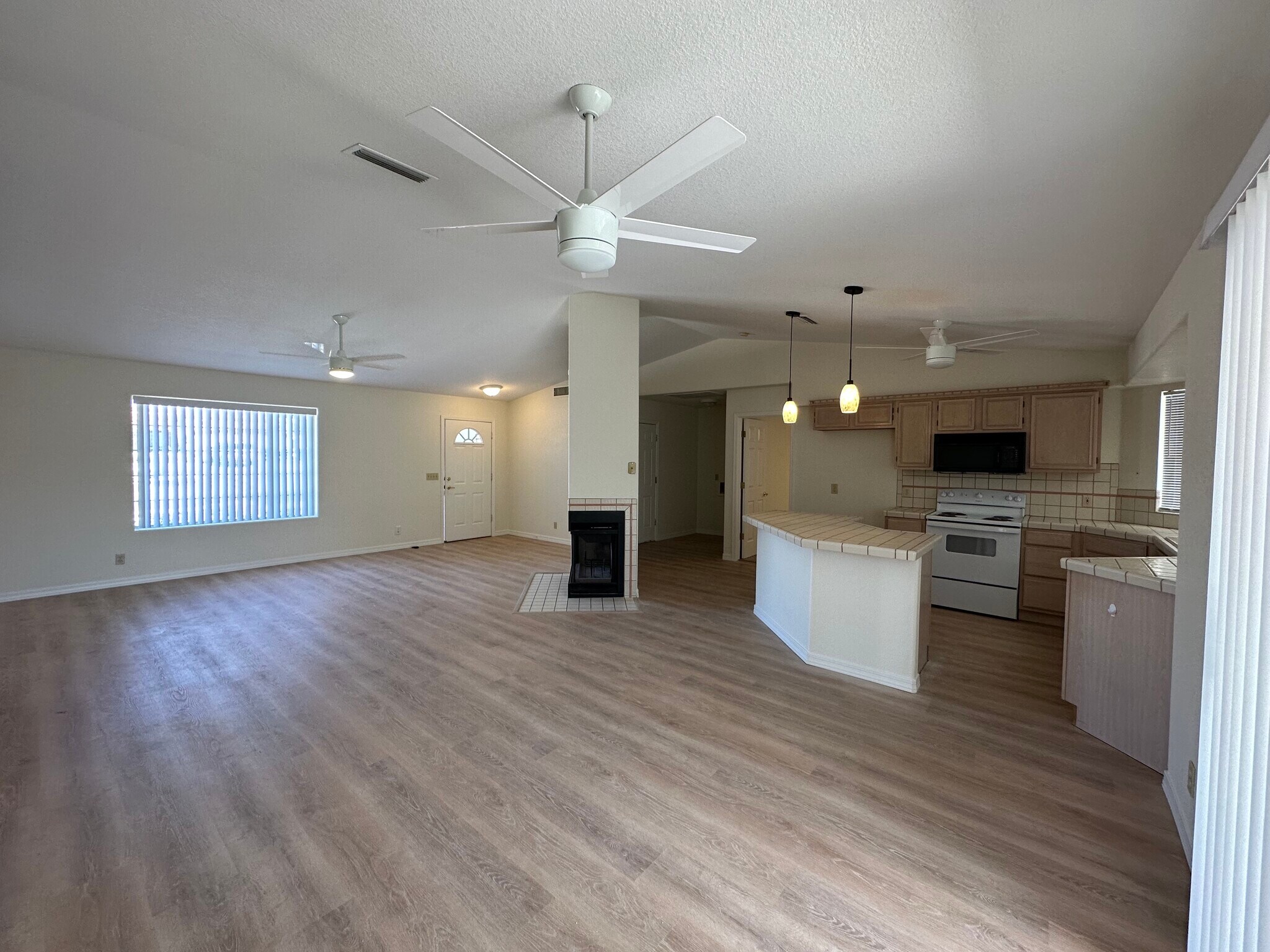 Building Photo - 3036 Ranchero Dr