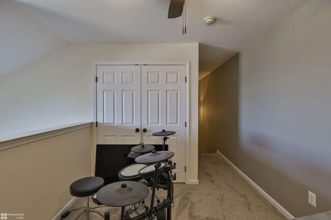 Building Photo - Bright, spacious 2-bedroom / 2-bath condo available now!