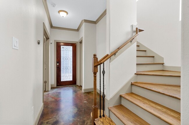 Building Photo - 1218 Sandman St