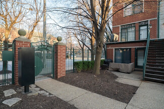 Building Photo - 1812 S Clark St