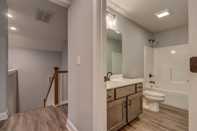Building Photo - 124 White Pine Ct