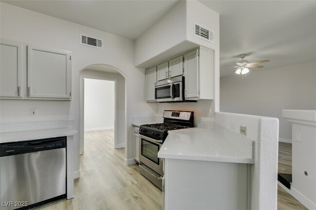 Building Photo - 5525 W Flamingo Rd