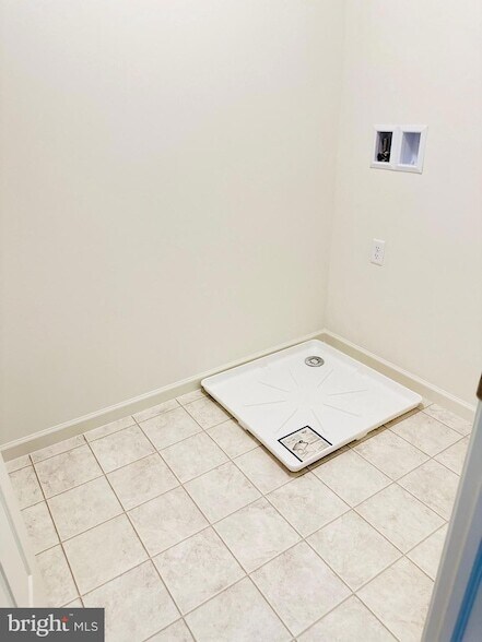 Building Photo - 7884 Briarwood Dr