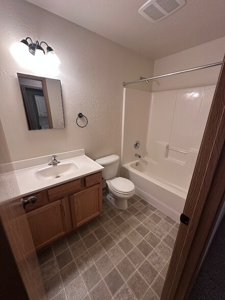 Building Photo - 45 Appleway Dr