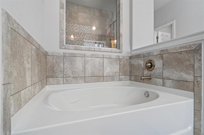 Building Photo - 138 Drury Ln