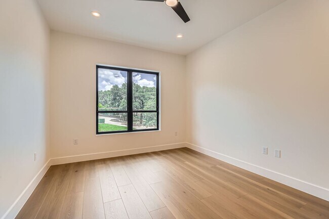 Building Photo - 10899 S Hausman, Unit 201