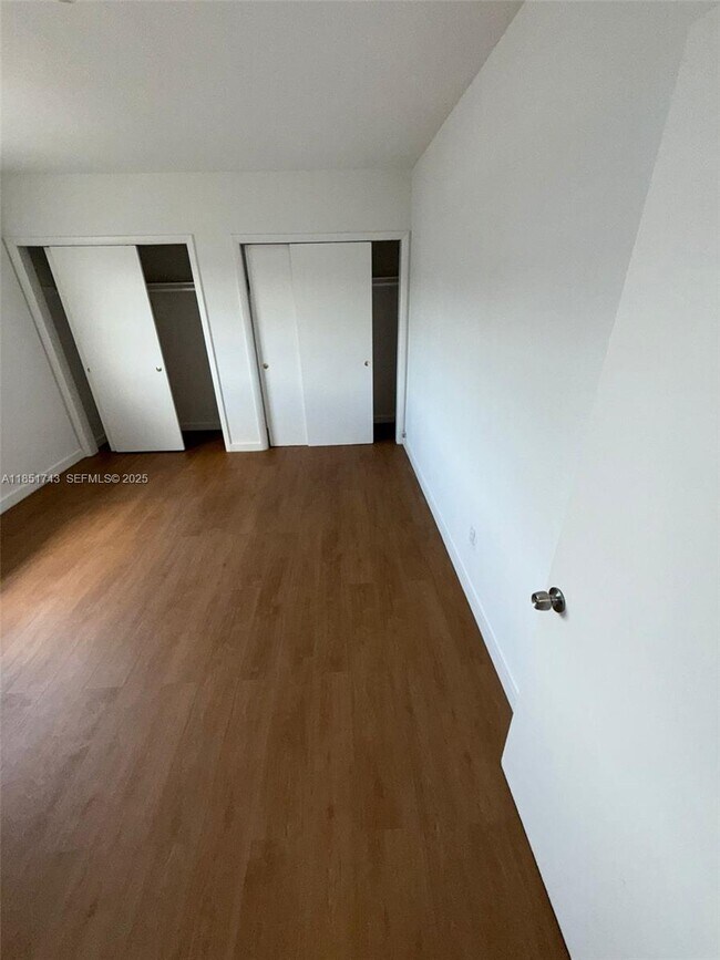 Building Photo - 13700 NE 6th Ave