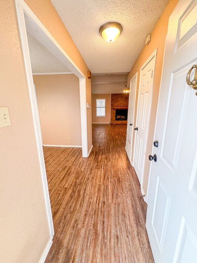 Building Photo - 100 Marylee Dr