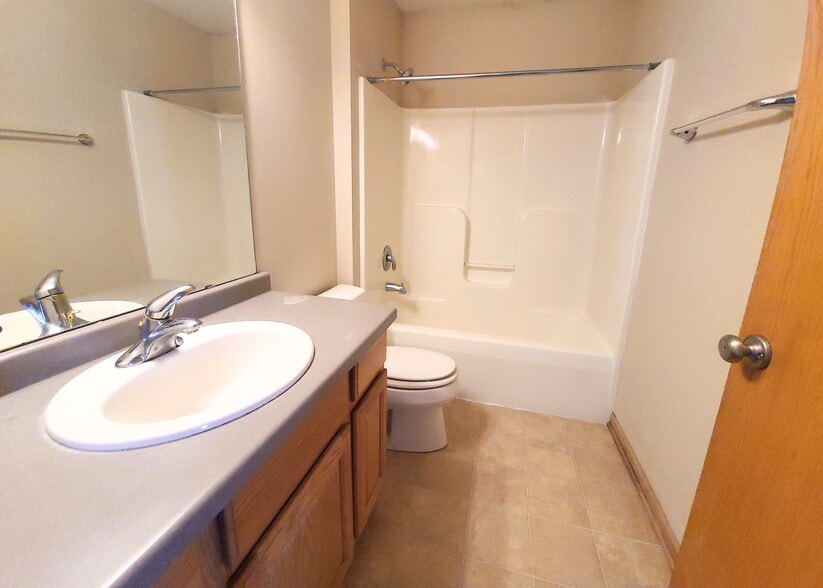 Building Photo - 1805 Deer Path