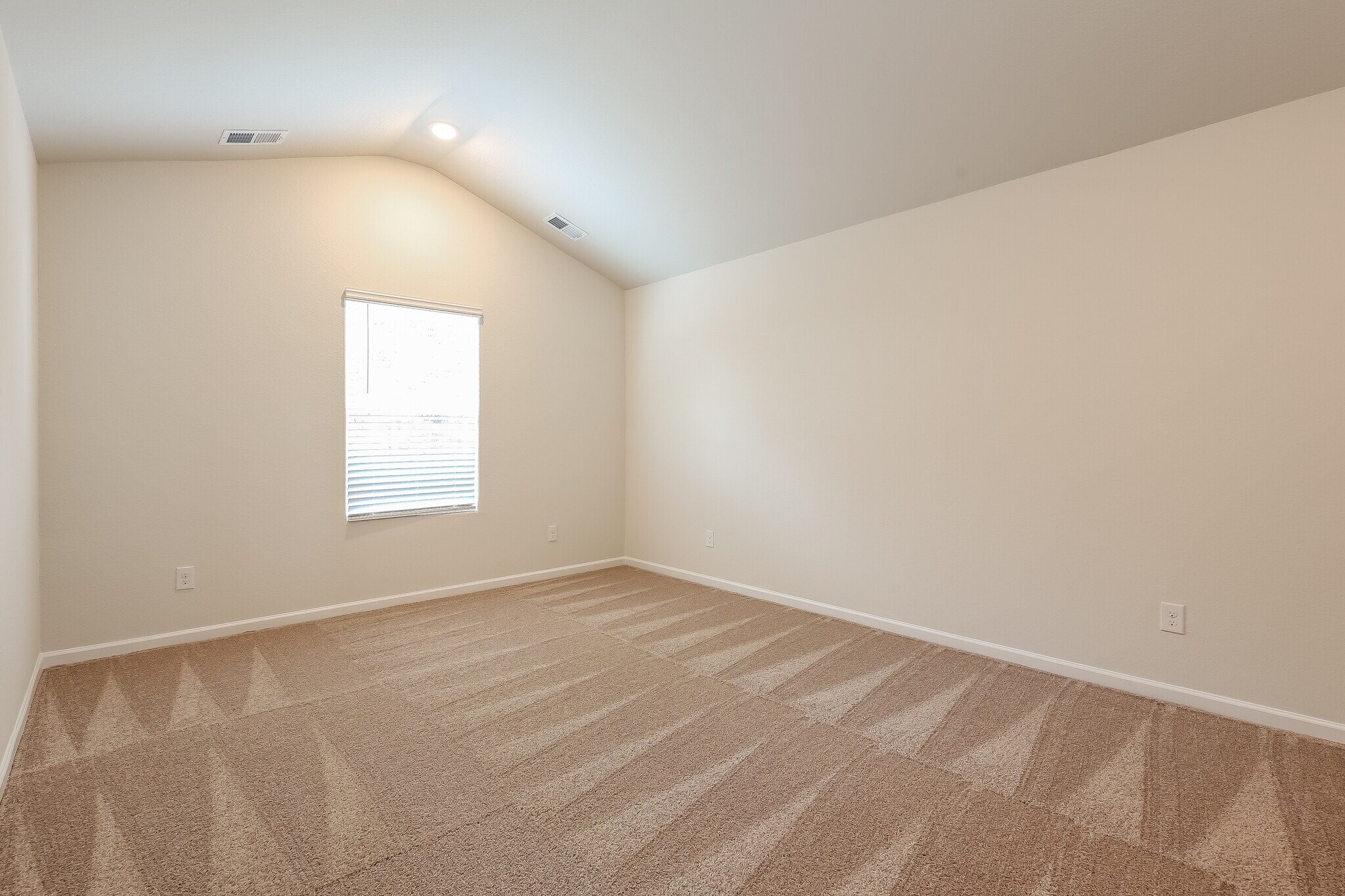 Building Photo - 2094 Southlea Dr