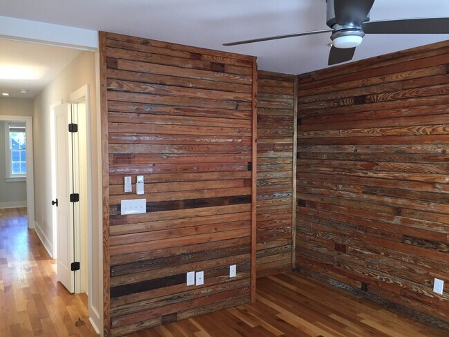Building Photo - 2 Bedroom 1.5 Bath Apartment in Cannonborough - Downtown