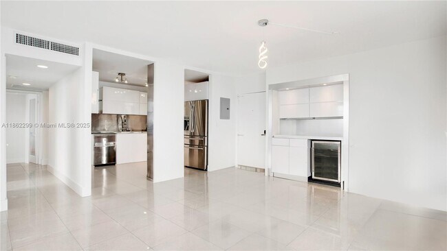 Building Photo - 5838 Collins Ave